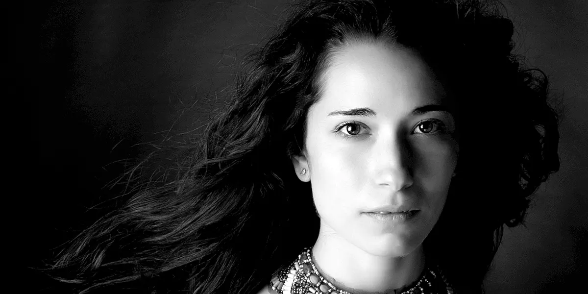 Retrato en blanco y negro con carácter en Valencia