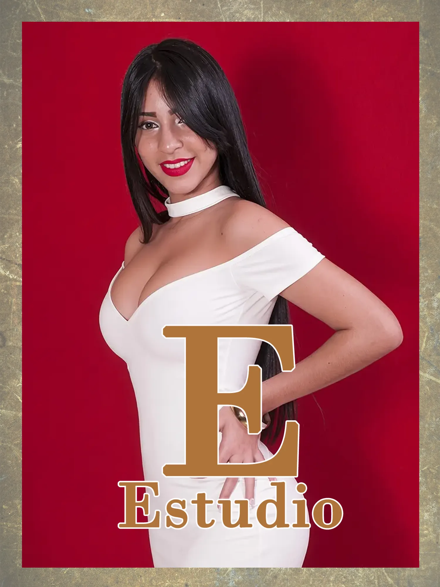 Retrato femenino en estudio fotográfico en Valencia con iluminación profesional